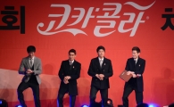 [포토] 우수단체상 남자펜싱대표팀 '신나는 말춤~'