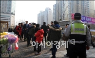 [포토]졸업식에 순찰 나선 경찰관