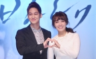 [포토]'그 겨울' 김범-정은지, '블랙&화이트' 커플룩!