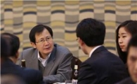 박찬구 금호석화 회장, 신입사원에게 정장 선물