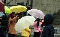 [포토]"엄마 저는 우산 어딨어요?"
