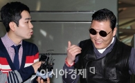 [포토]싸이, 이 친구 너무 웃겨~