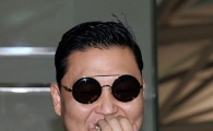 [포토]'출국' 싸이, 수퍼볼 CF 이야기에 '웃음을 참을 수 없어'