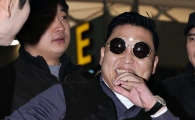 [포토]싸이, 웃다가 넘어갈 듯~