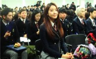 달샤벳 수빈, "저 졸업했어요!"… 지율과 함께한 '인증샷' 공개