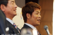 [포토] 강민호 '영어공부 안해도~'