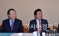 鄭후보자 인사청문특위 상견례…여야 기싸움