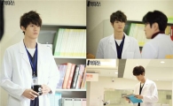 이기우, 천재 감염학자 겸 전문의 변신 첫 스틸 공개