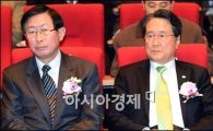 [포토]나란히 앉은 조환익 사장-유장희 위원장