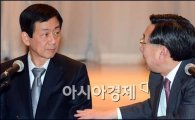 [포토]대화중인 진영 부위원장-김기문 중앙회장