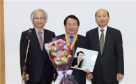염홍철 대전시장, 한국문학예술상 본상 받아