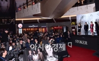 [포토]영화 '스토커'를 향한 뜨거운 취재열기