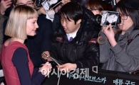 [포토]친절한 미아씨… 팬들과 '아이컨텍'