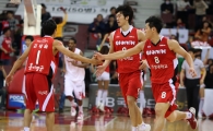 [포토] 추격하는 인삼공사 '이가 없으면 잇몸으로'