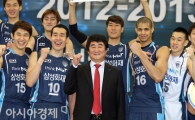 [포토] 신치용 감독 '삼성화재, 정말 강하죠'
