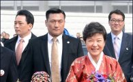 [포토]화동들과 함께하는 박근혜 대통령