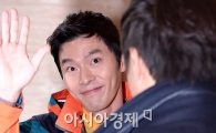 [포토]현빈, 팬들향해 깨알인사~