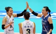 [포토] 연속 서브득점에 기뻐하는 도로공사 오지영