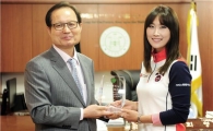 '프로골퍼' 김하늘, 건국대에 장학금 1500만원 기탁