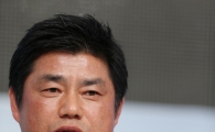 [포토] 윤성효 감독 '고향팀에 돌아와서 마음이 더 편합니다~'