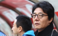 [포토] 황선홍 감독 '외국인 없이 시즌을 잘 보낼 수 있을까'