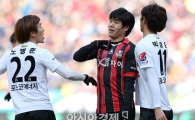 [포토] 김주영 '자꾸 미는데요'