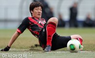 [포토] 김진규 '공을 지켜야 해'