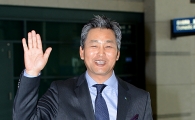 [포토] 손 흔드는 두산 김진욱 감독 '앗 눈부셔'