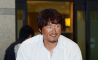 [포토] 웃으며 귀국하는 최희섭 '빅초이 올해는 터진다!'