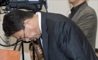 [포토]고개 숙인 윤상직 내정자