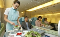 "기내식 피자 먹다 데어도 승무원 탓?"