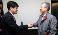 [포토]이석채 KT 회장, 사내 소기업 새출발에 격려