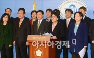 [포토]노회찬 부인 김지선씨 노원병 보선 출마 선언