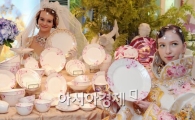 [포토]앙드레김의 드레스가 그대로 도자기로 