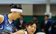 [포토] 돌파하는 최윤아