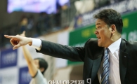 [포토] 삼성생명 이호근 감독 작전지시