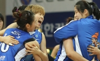 [포토] 챔프전 진출 삼성생명 '우리은행 나와!'