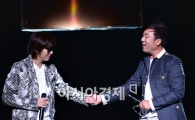 [포토]윤도현-이문세 '선후배간의 훈훈한 모습'