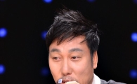 [포토]'대형공연발표' 이문세, 목이 타네~