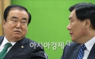 [포토]의견 나누는 문희상·박기춘