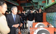 [포토]유진룡 "복원일정 4월까지 충분한가요?"