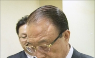 [포토]고개 숙인 최시중 전 위원장