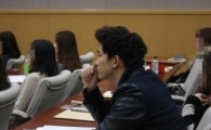 옥택연 강의실 포착…"바른 자세로 열심히 수업 듣네"