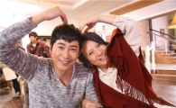 '돈의 화신' 강지환, 극중 母 박순천과 '커플 인증샷'