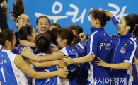 [포토] 춘천 우리은행, 여자프로농구 통합 챔피언