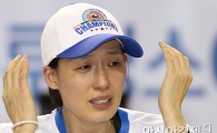 [포토] 눈물 쏟는 전주원 코치