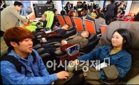 [포토]의료기기 시연하는 시민들