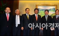 [포토]시중 은행장들과 함께하는 김중수 한은 총재