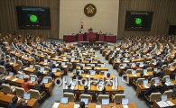 '특권폐지' 외치는 與野, 이들이 말하지 않는 세 가지