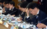 [포토]자료 검토하는 수석부장판사들 